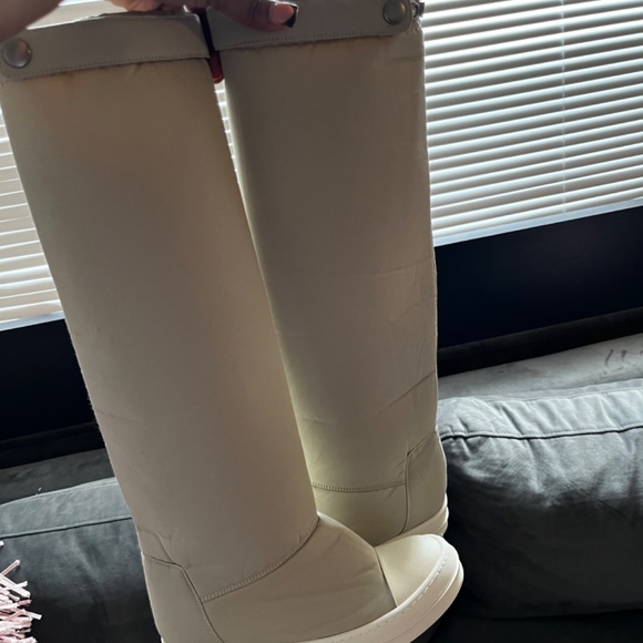 Beige Elefant Sneakers - Picture 3 of 4